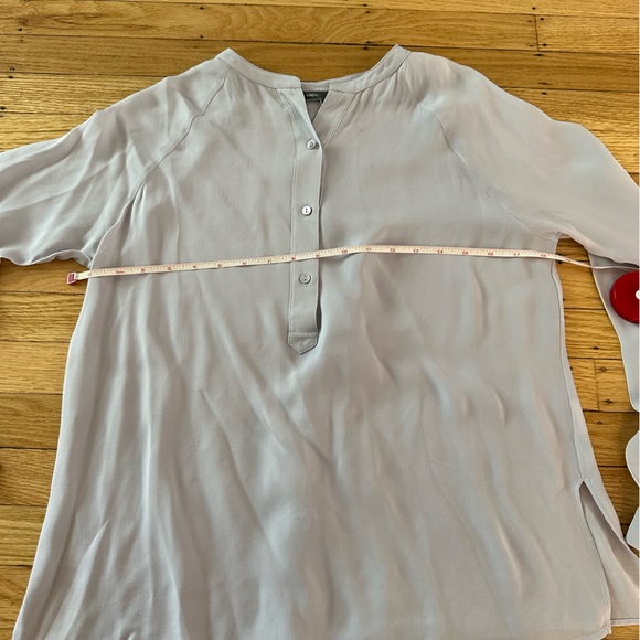 Vince lavender silk top with buttons size XS - Picture 8 of 8